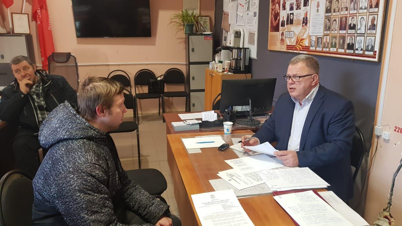 Депутат-коммунист Александр Наумов провел прием граждан в Озёрах