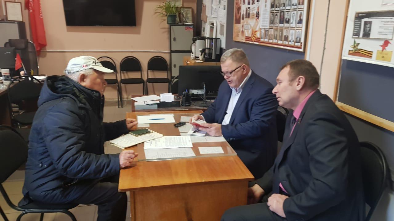 Депутат-коммунист Александр Наумов провел прием граждан в Озёрах
