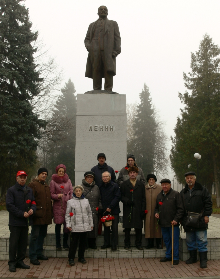 Кто ж его посадит? Он же памятник!