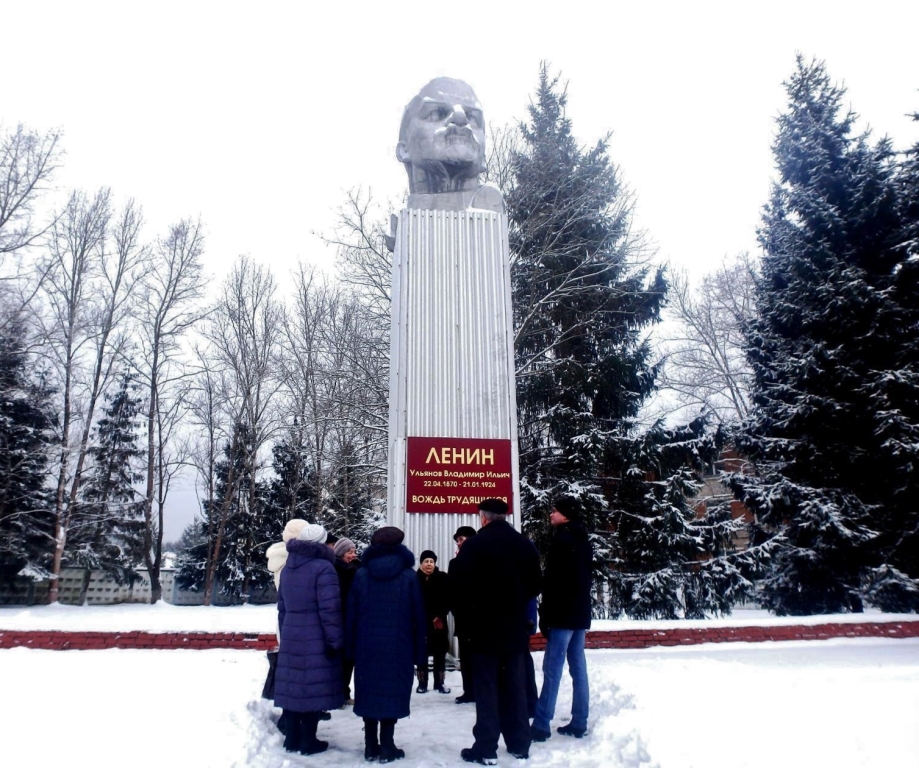 Кто ж его посадит? Он же памятник!
