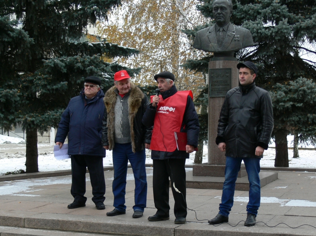 Кто ж его посадит? Он же памятник!