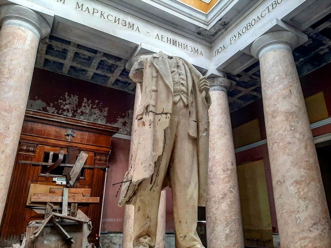 Отморозки при попустительстве власти разрушили памятник Ленину в Подмосковье