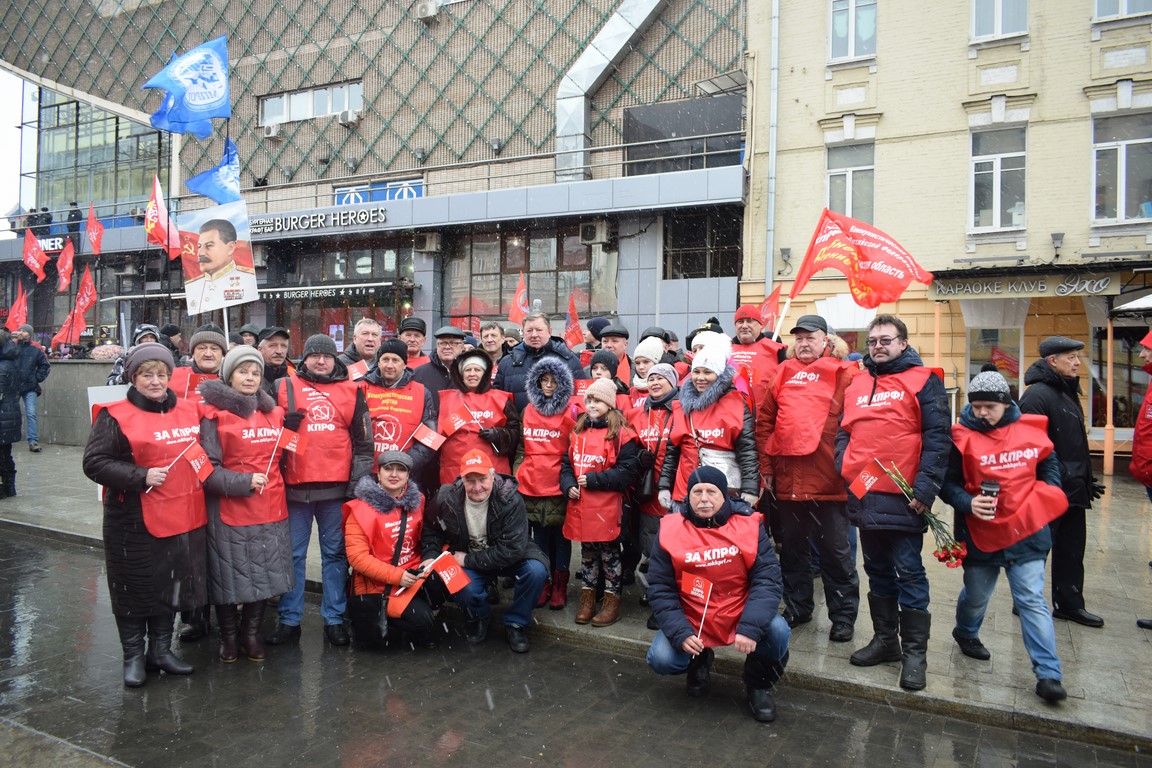 «Ни шагу назад!» Шествие и митинг в Москве