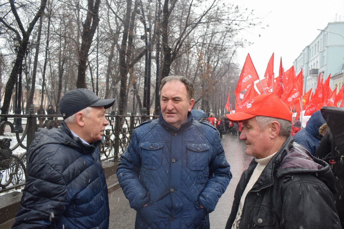 «Ни шагу назад!» Шествие и митинг в Москве