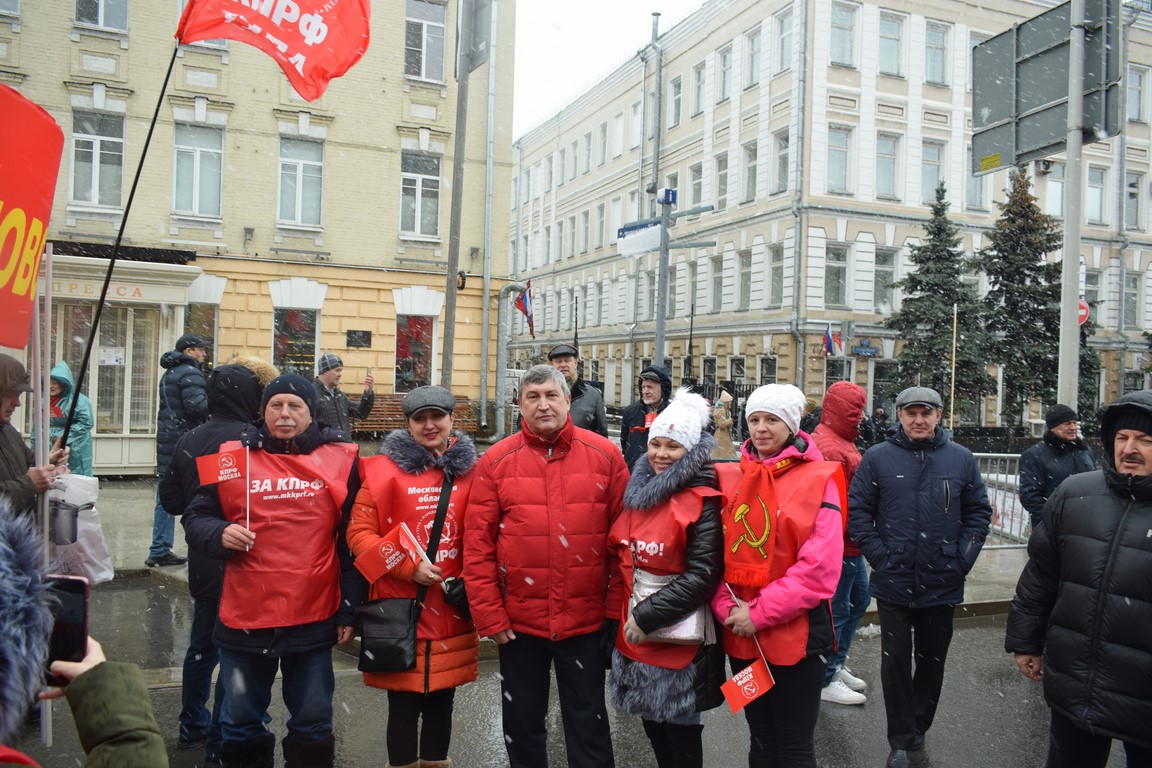 «Ни шагу назад!» Шествие и митинг в Москве