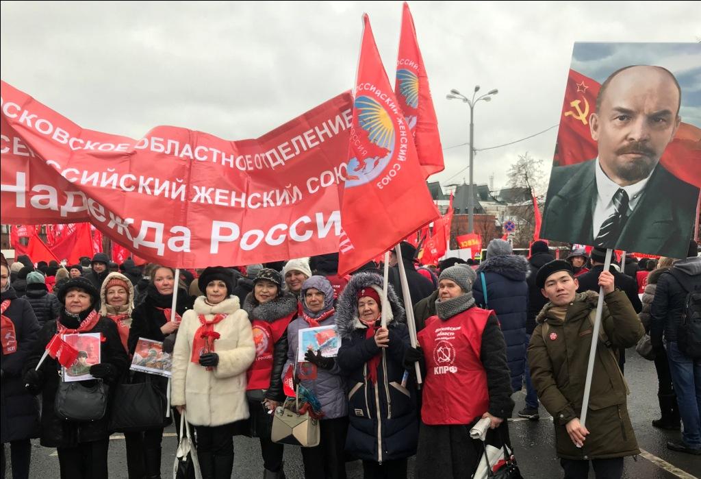 Армия, будь с народом! Вместе победим!
