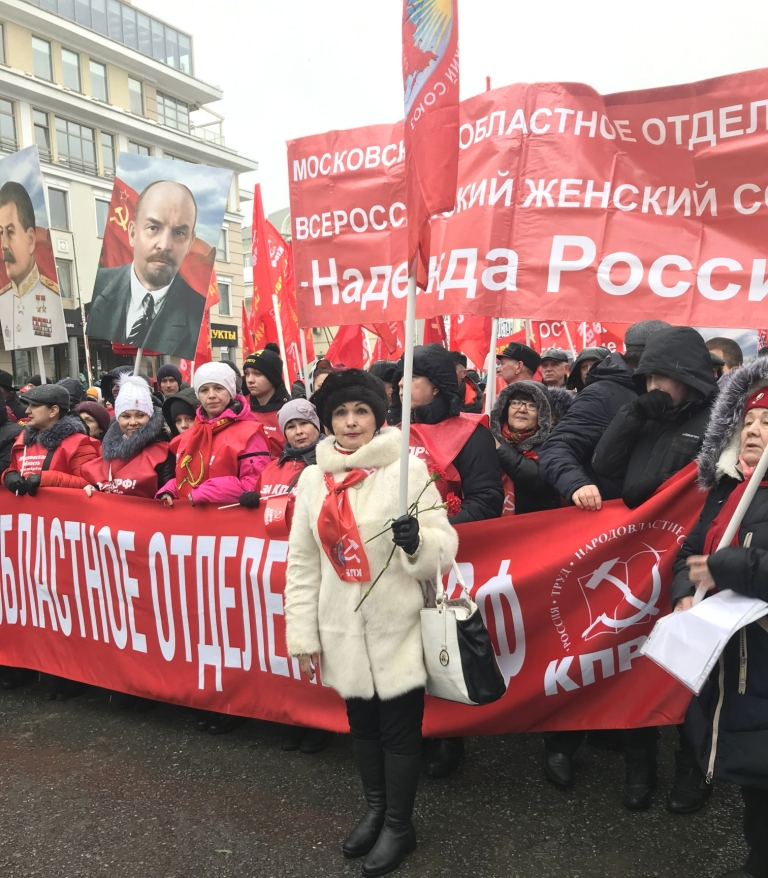 Армия, будь с народом! Вместе победим!