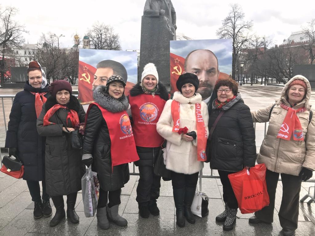 Армия, будь с народом! Вместе победим!