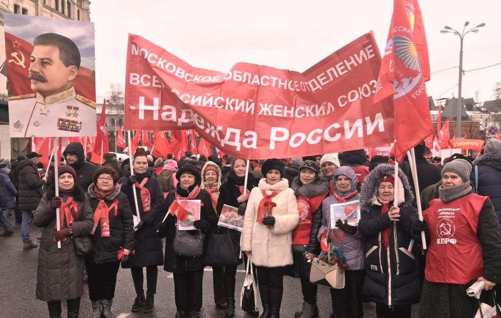 Армия, будь с народом! Вместе победим!
