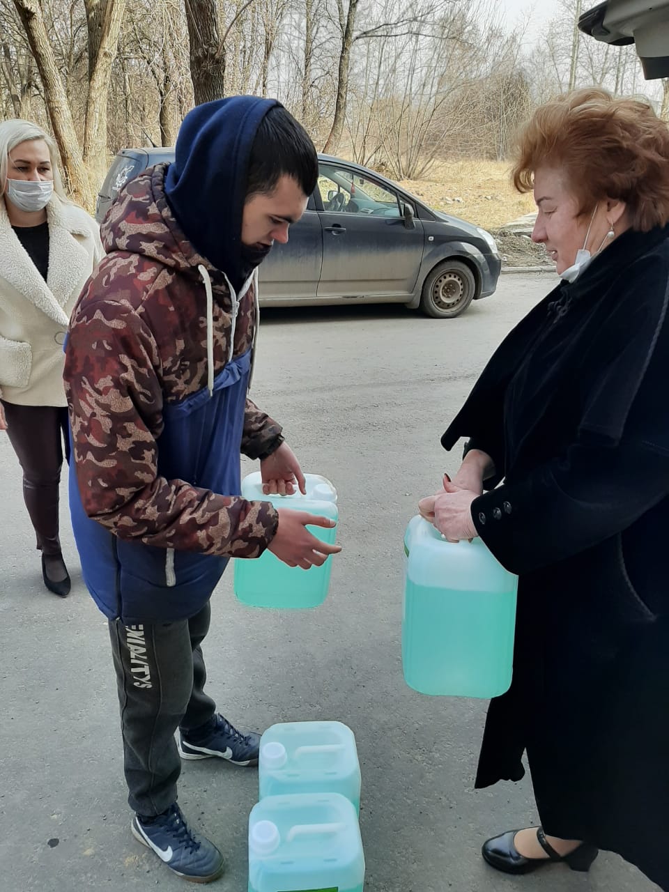 Коммунисты Подольска помогают больницам