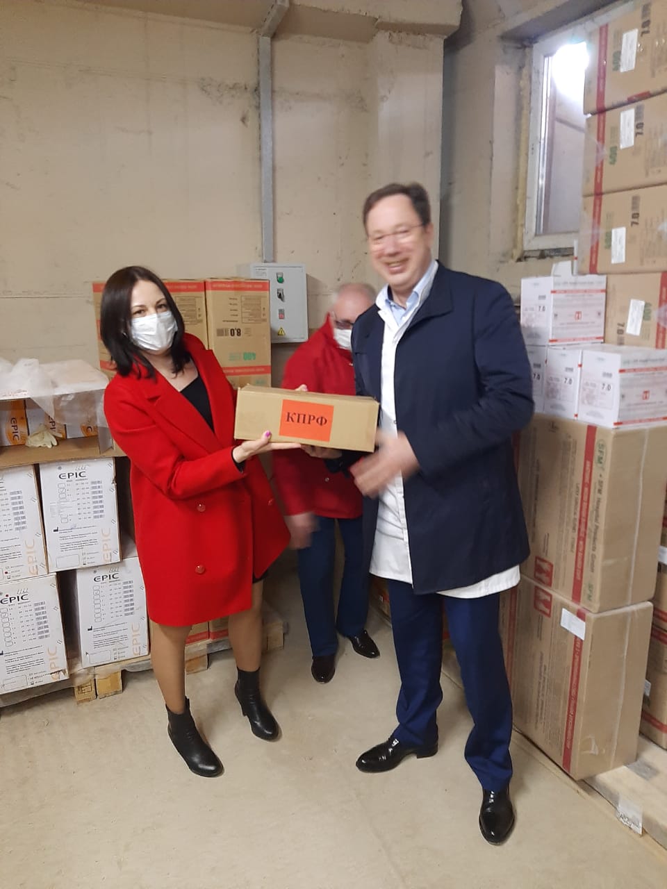 МК КПРФ ежедневно ведёт работу по оказанию помощи в борьбе с коронавирусом - медикам, пожилым людям, многодетным семьям, семьям с потерей кормильца