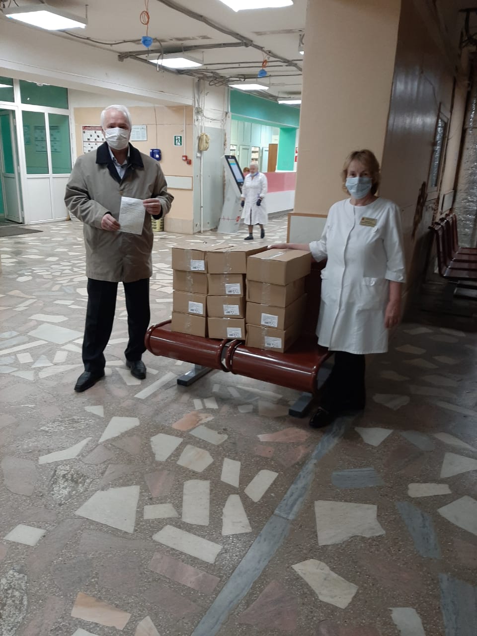 МК КПРФ ежедневно ведёт работу по оказанию помощи в борьбе с коронавирусом - медикам, пожилым людям, многодетным семьям, семьям с потерей кормильца