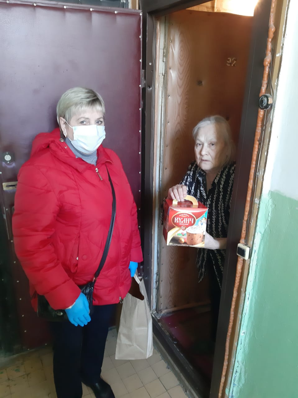 МК КПРФ продолжает помогать пожилым людям и малообеспеченным семьям, находящимся в самоизоляции