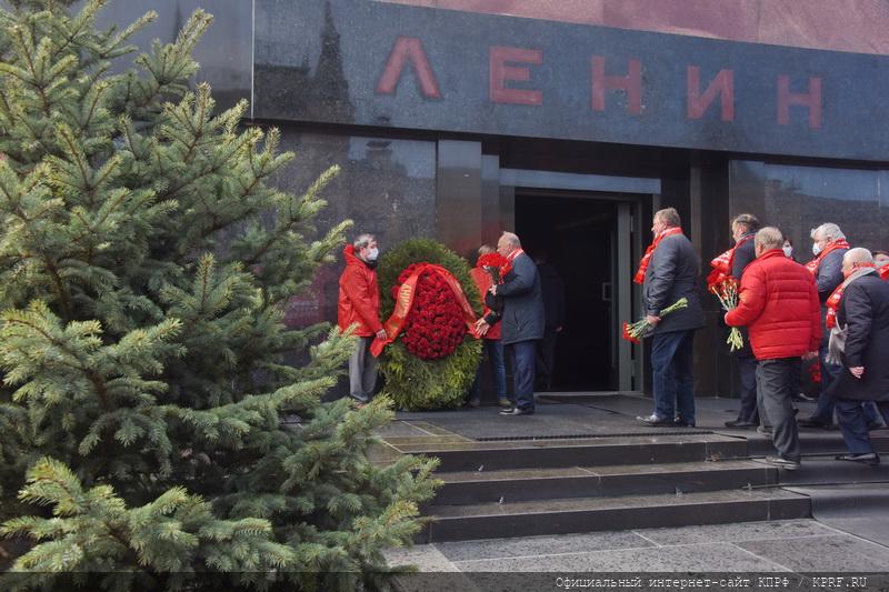 Возложение цветов к Мавзолею В.И. Ленина