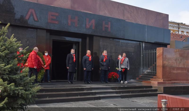 Возложение цветов к Мавзолею В.И. Ленина