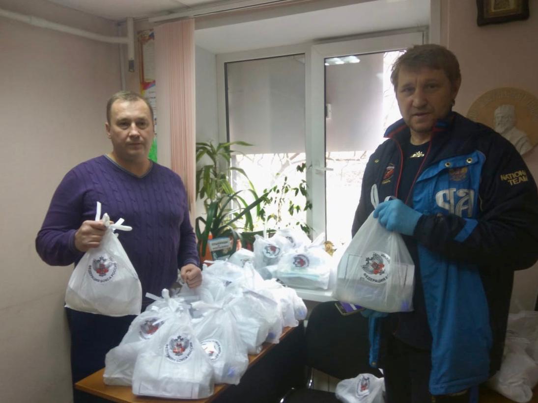 Пушкинские коммунисты помогают нуждающимся