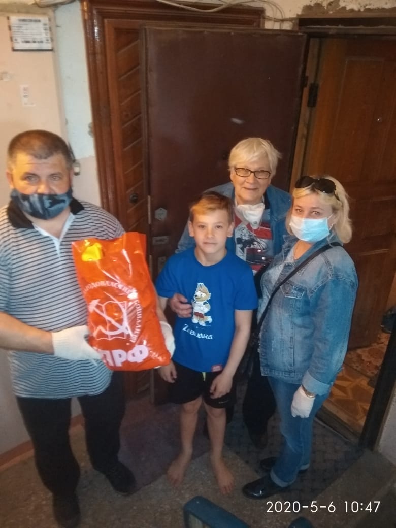 Воскресенские коммунисты не бросают в беде!