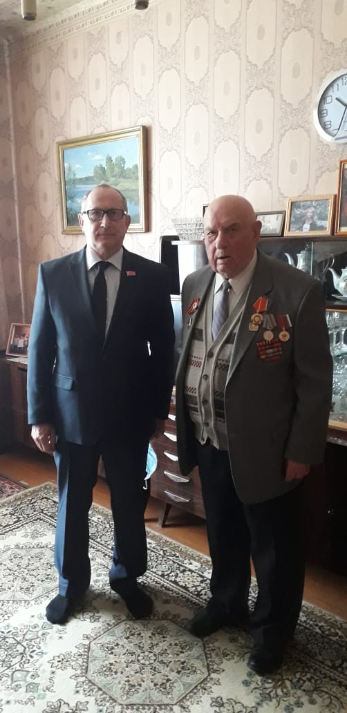 Воскресенские коммунисты чествуют ветеранов