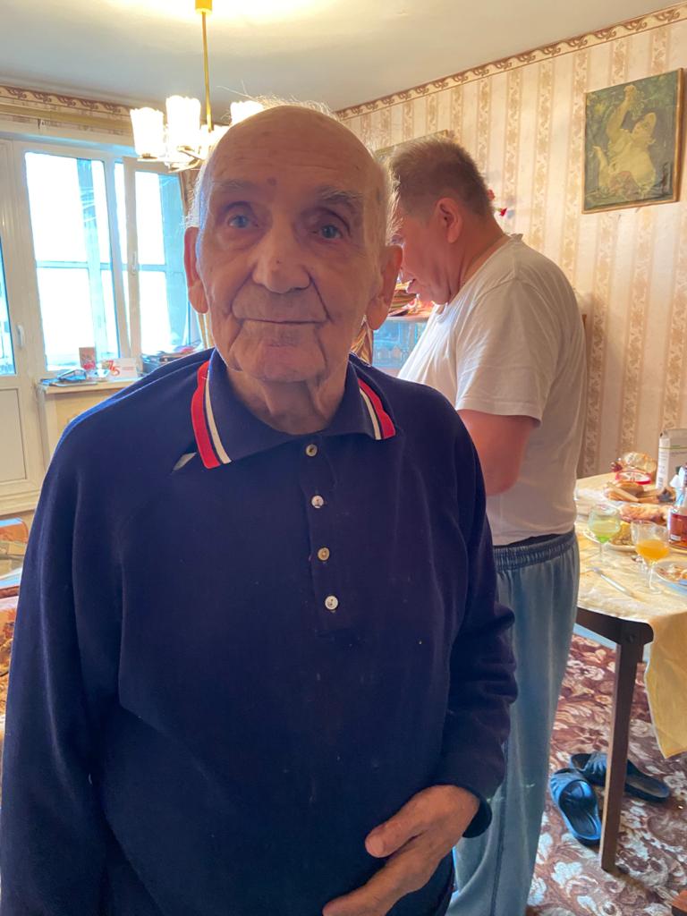 Клинские коммунисты поздравили ветеранов