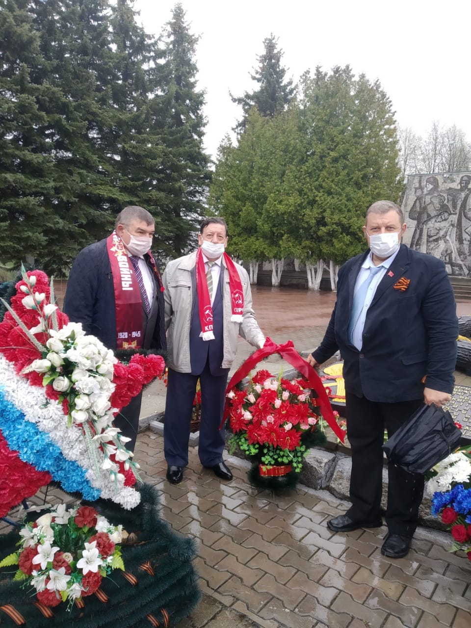 Коммунисты Каширы почтили память воинов-защитников