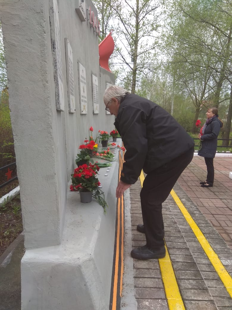 Раменские коммунисты поздравили земляков с Днём Победы 