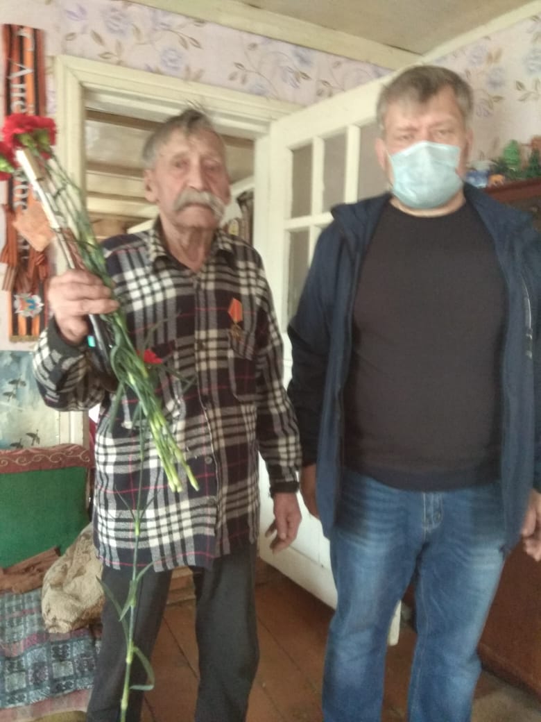 Раменские коммунисты поздравили земляков с Днём Победы 