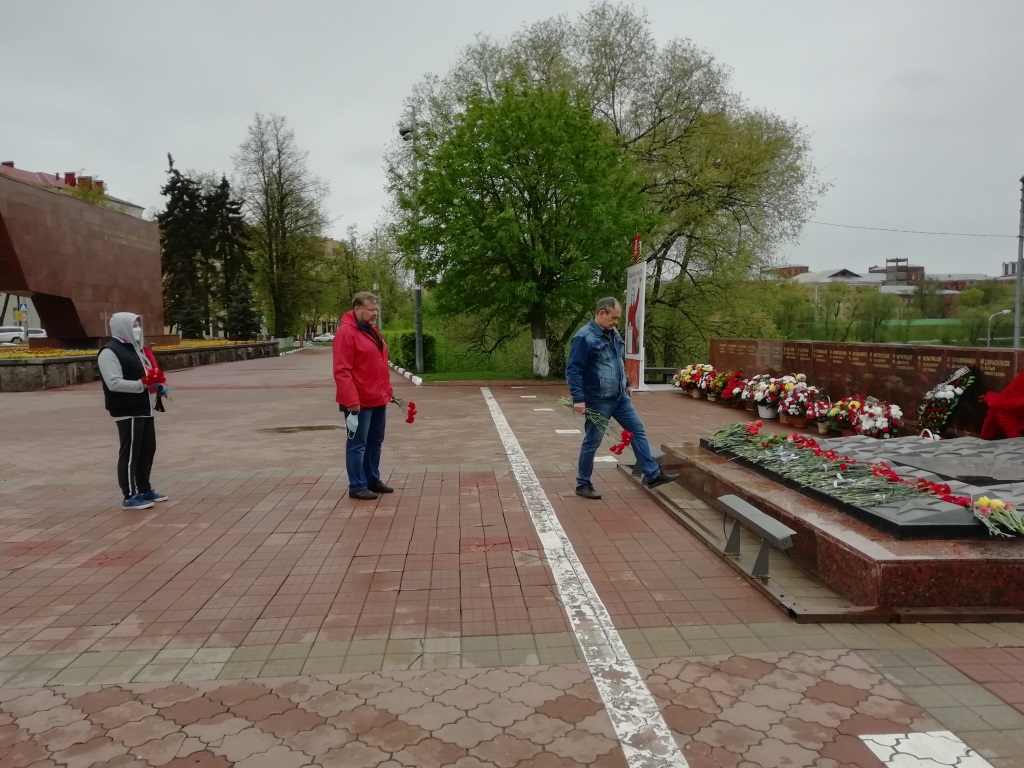 Раменские коммунисты поздравили земляков с Днём Победы 