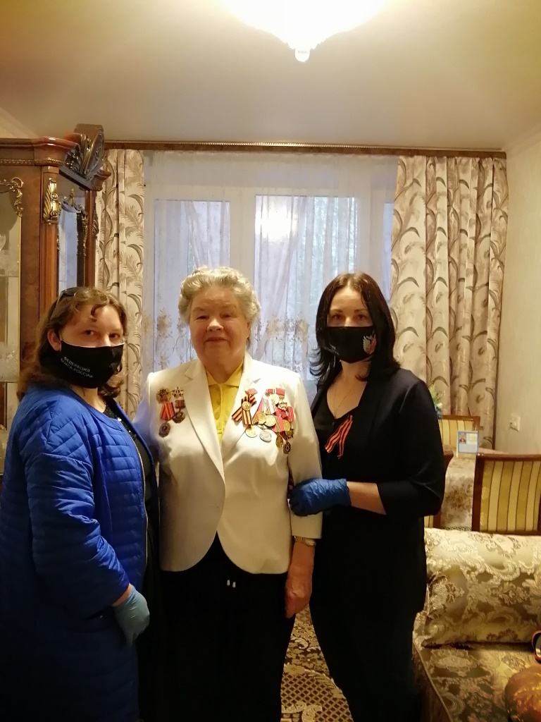 Пушкинские коммунисты поздравили земляков с Днём Победы