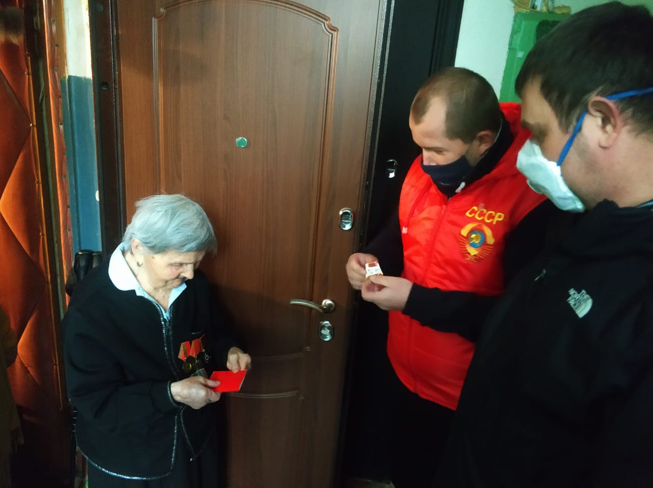 Коммунисты Ленинского ГК КПРФ провели автопробег в День Победы