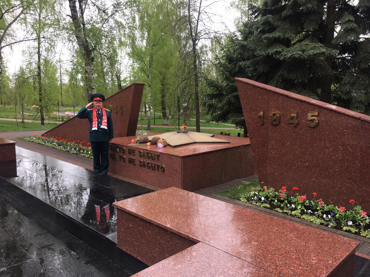 Коммунисты Люберецкого отделения празднуют день Победы!
