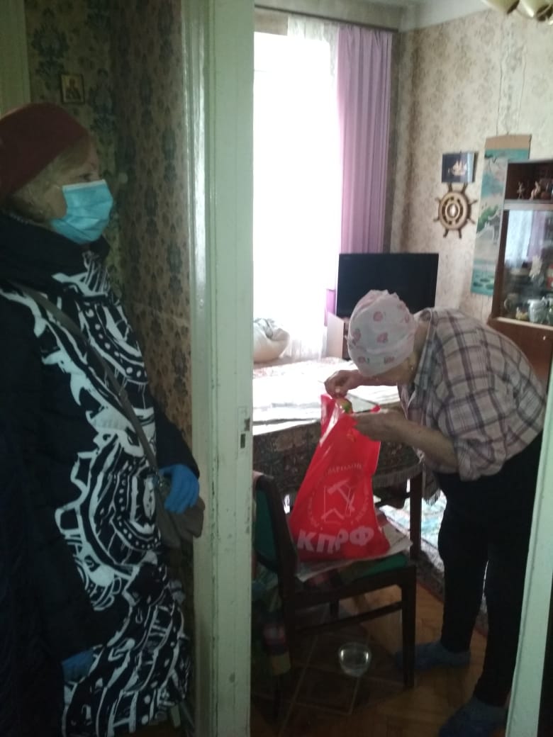 Долгопрудненские коммунисты помогают нуждающимся
