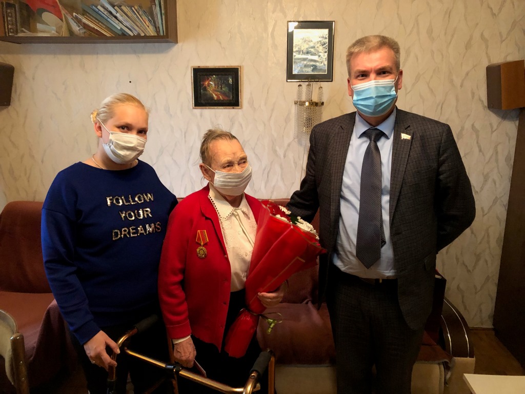 Люберецкие коммунисты продолжают поздравлять ветеранов