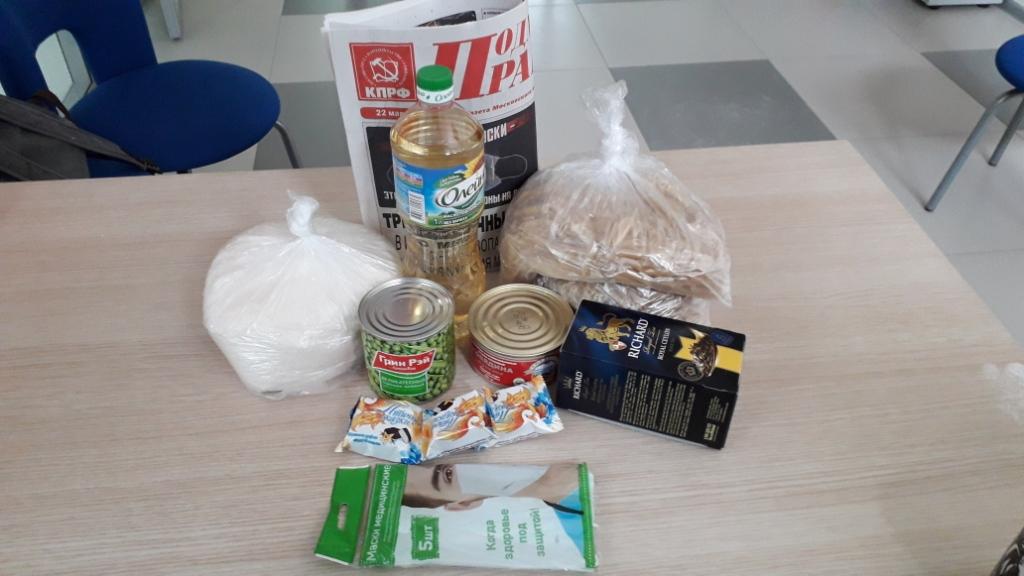 Коммунисты Одинцово вручили продуктовые наборы в Звенигороде