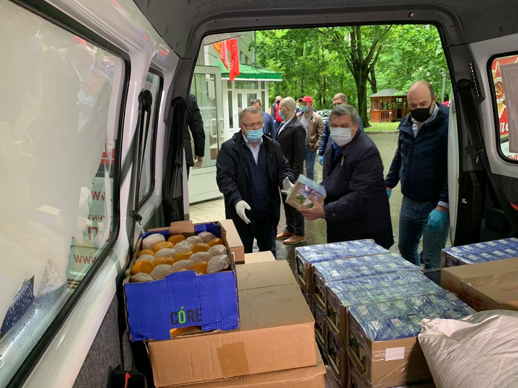 Всё лучшее – детям! Подмосковные коммунисты отправили подарки в детские дома и хосписы региона
