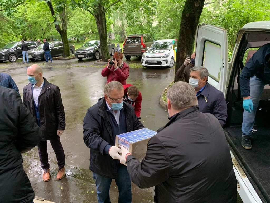 Всё лучшее – детям! Подмосковные коммунисты отправили подарки в детские дома и хосписы региона