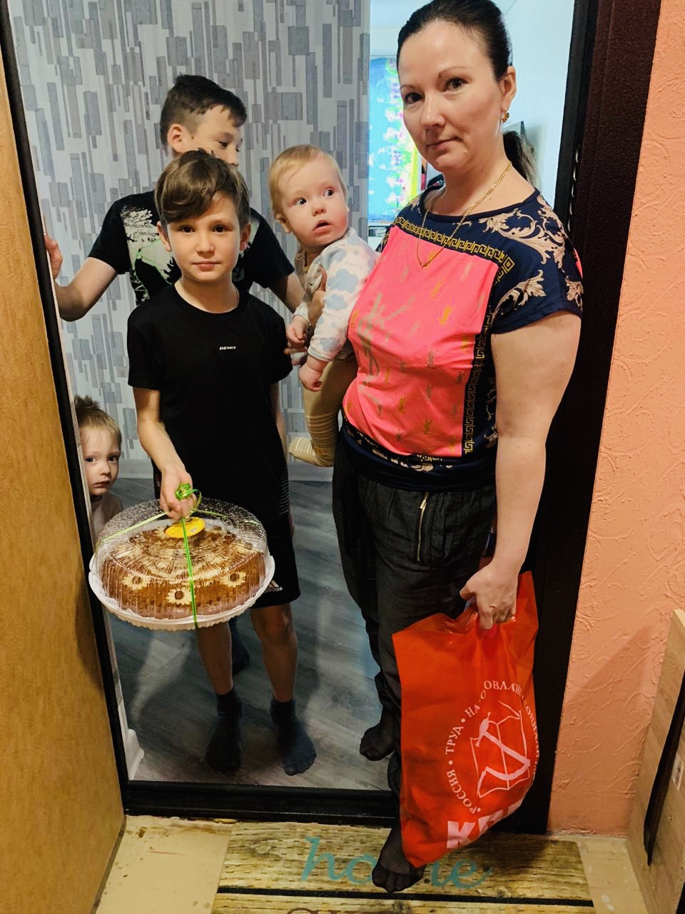 Королёвские коммунисты поздравили детей