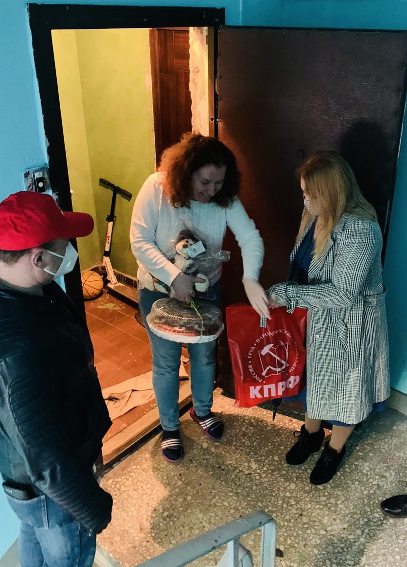 Королёвские коммунисты поздравили детей