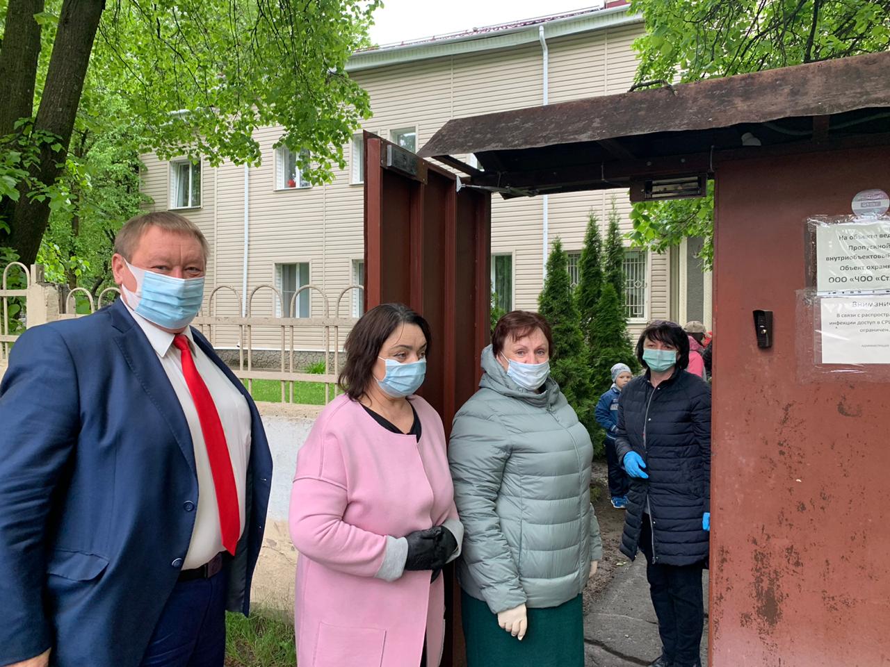 Домодедовские коммунисты поздравили детей с Праздником