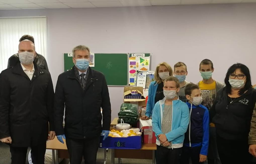 Подарки детям от коммунистов