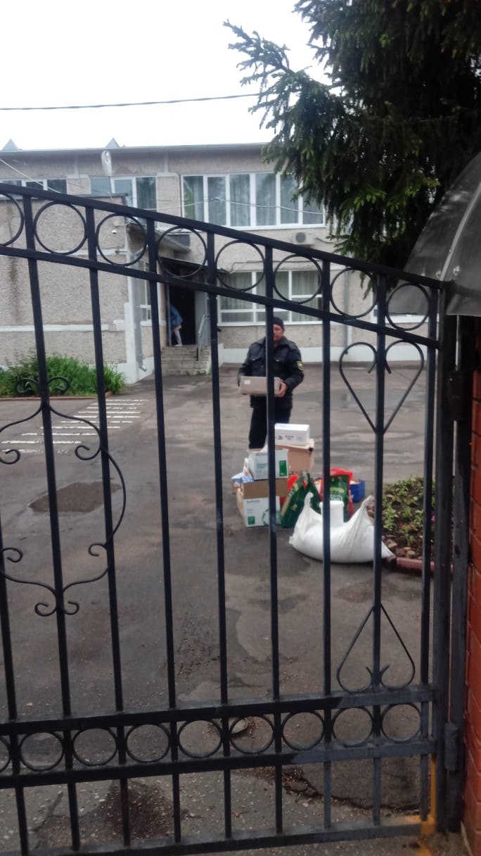 Подмосковные коммунисты доставили детские подарки по адресам