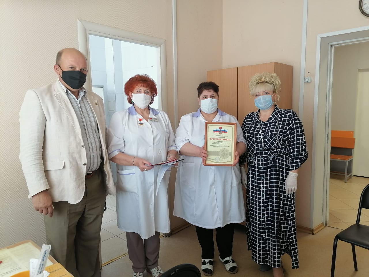 Орехово-Зуевские коммунисты чествуют медицинских работников