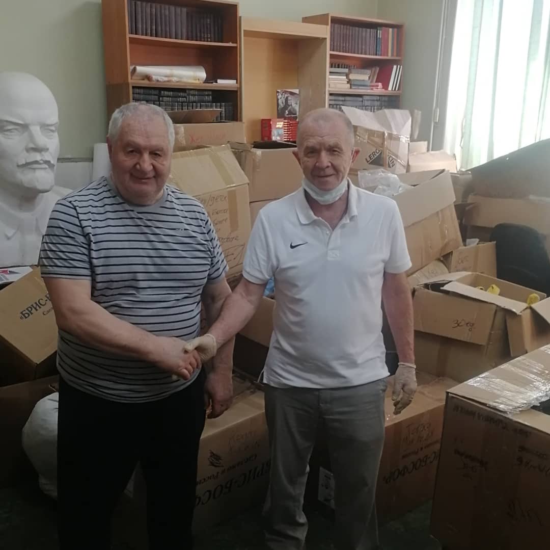Красногорские коммунисты помогают людям
