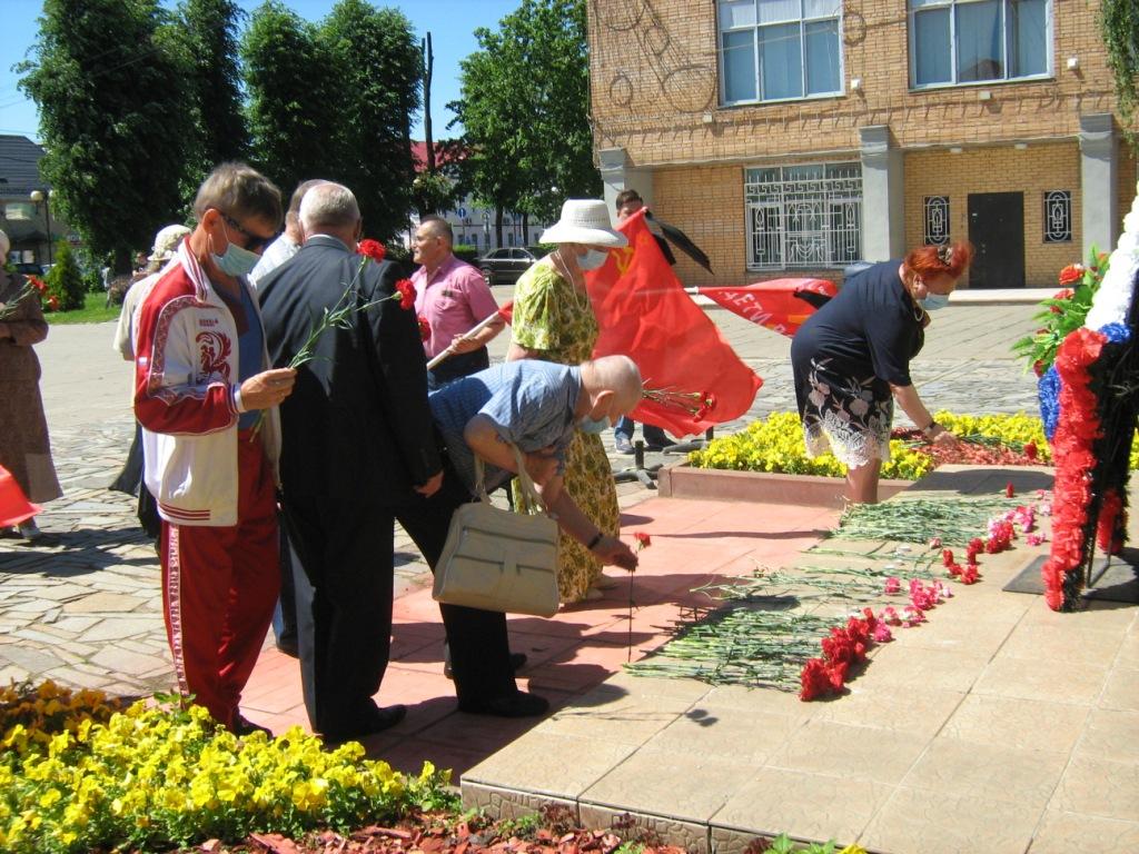 Можайские коммунисты почтили память о воинах