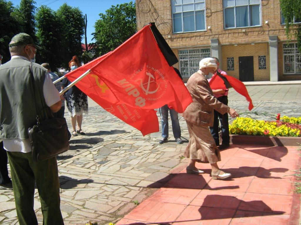 Можайские коммунисты почтили память о воинах