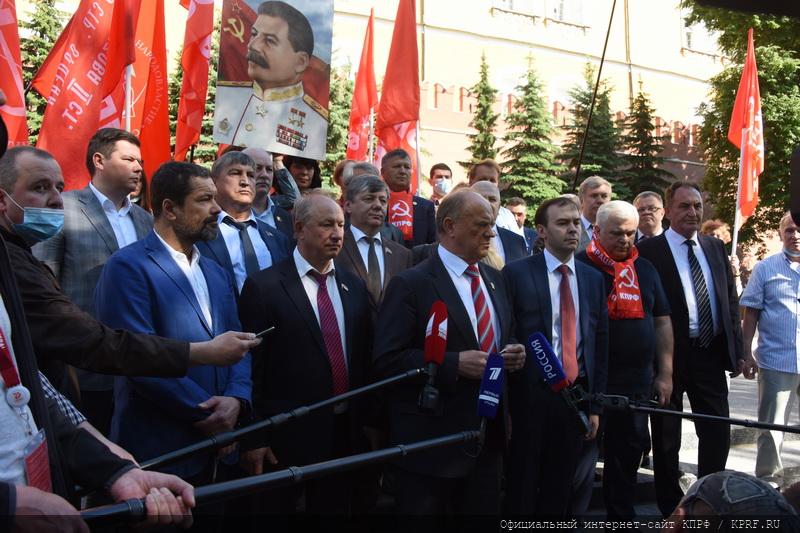 Г.А. Зюганов: Секрет Победы – в защите Советской Родины!