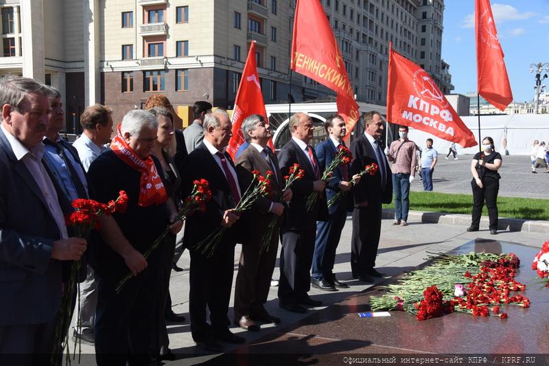 Г.А. Зюганов: Секрет Победы – в защите Советской Родины!