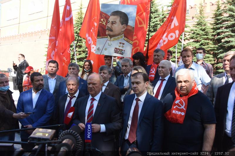 Г.А. Зюганов: Секрет Победы – в защите Советской Родины!