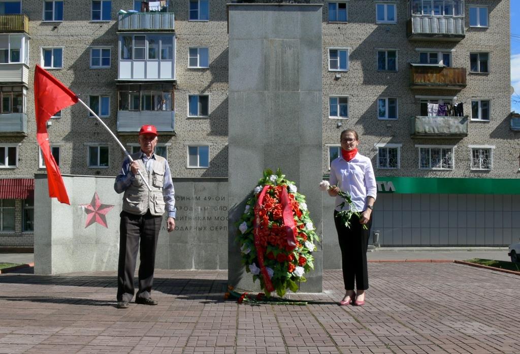Возложение цветов к военным мемориалам в Серпуховском регионе