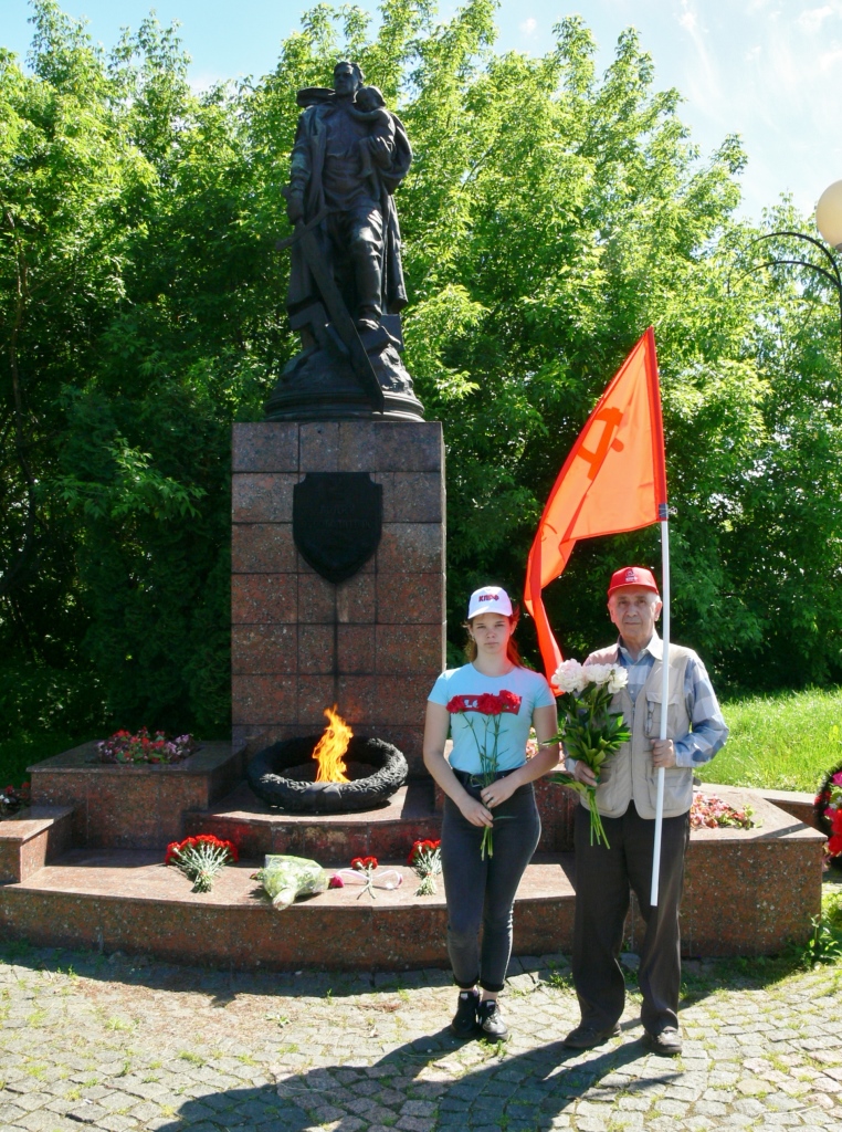 Возложение цветов к военным мемориалам в Серпуховском регионе