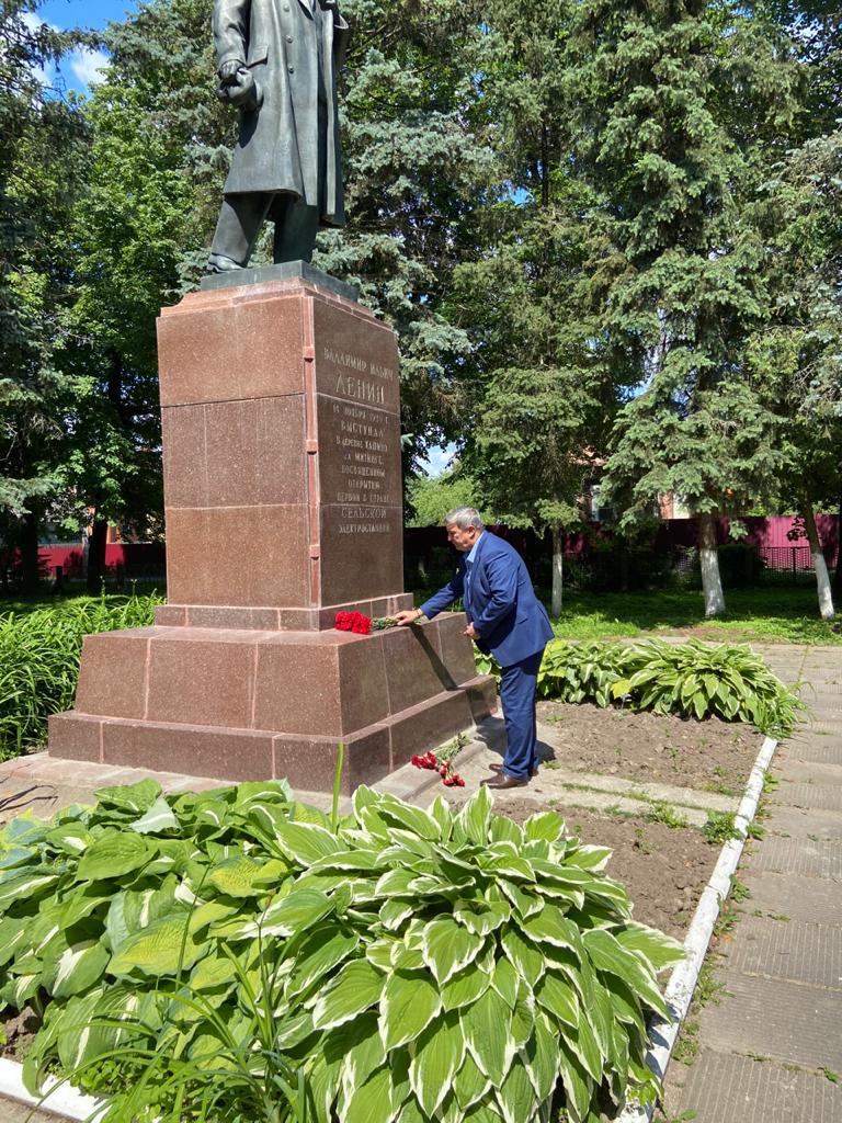 Памятникам В.И. Ленину - партийную заботу!